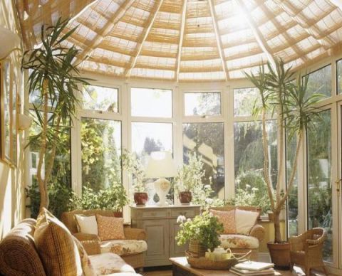 建造一個(gè)陽(yáng)光房怎樣才會(huì)穩(wěn)妥？4大因素不可或缺