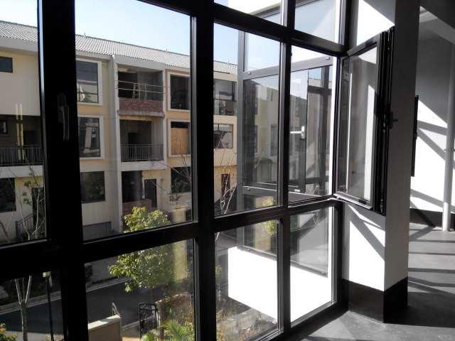 斷橋鋁封陽臺廠家沒選好，終于知道為啥漏水了